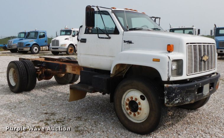 image for item HJ9670 1992 Chevrolet Kodiak C5500  truck cab and chassis