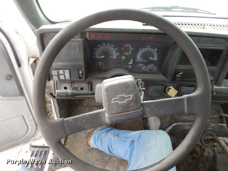 image for item HJ9670 1992 Chevrolet Kodiak C5500  truck cab and chassis