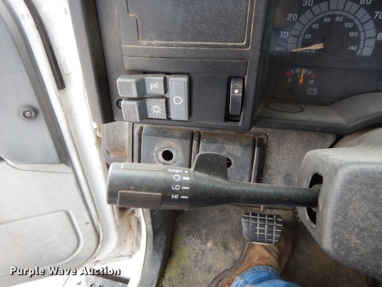 image for item HJ9670 1992 Chevrolet Kodiak C5500  truck cab and chassis