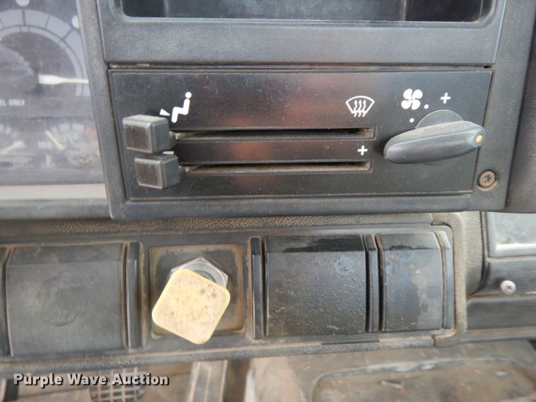 image for item HJ9670 1992 Chevrolet Kodiak C5500  truck cab and chassis