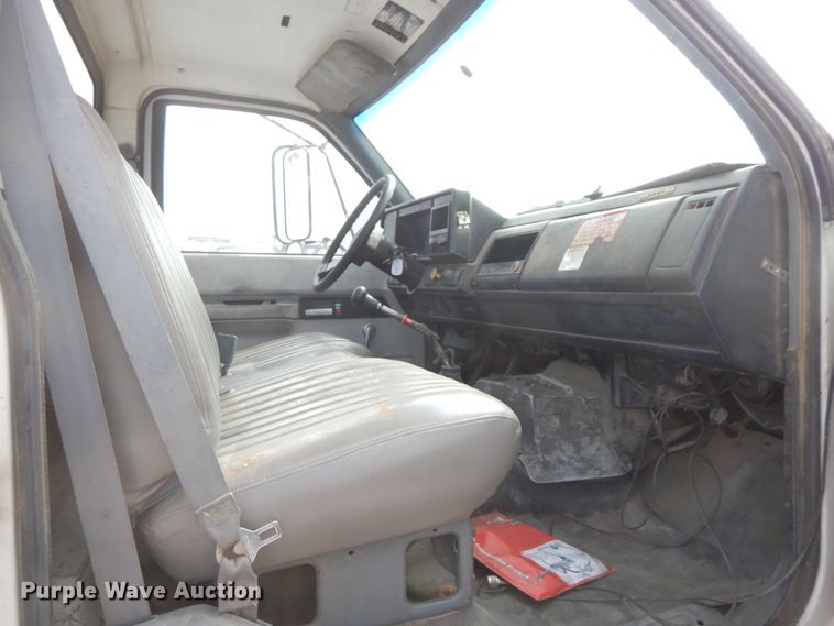 image for item HJ9670 1992 Chevrolet Kodiak C5500  truck cab and chassis