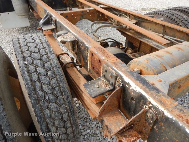 image for item HJ9670 1992 Chevrolet Kodiak C5500  truck cab and chassis