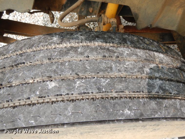 image for item HJ9670 1992 Chevrolet Kodiak C5500  truck cab and chassis