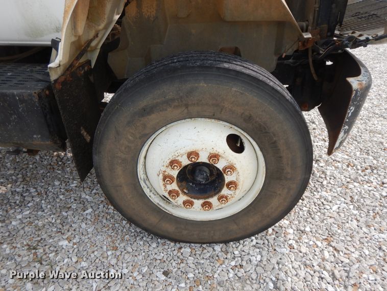 image for item HJ9670 1992 Chevrolet Kodiak C5500  truck cab and chassis