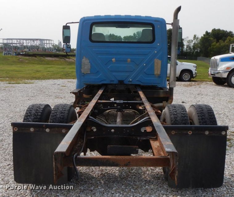 image for item HJ9671 2005 International 4300  truck cab and chassis