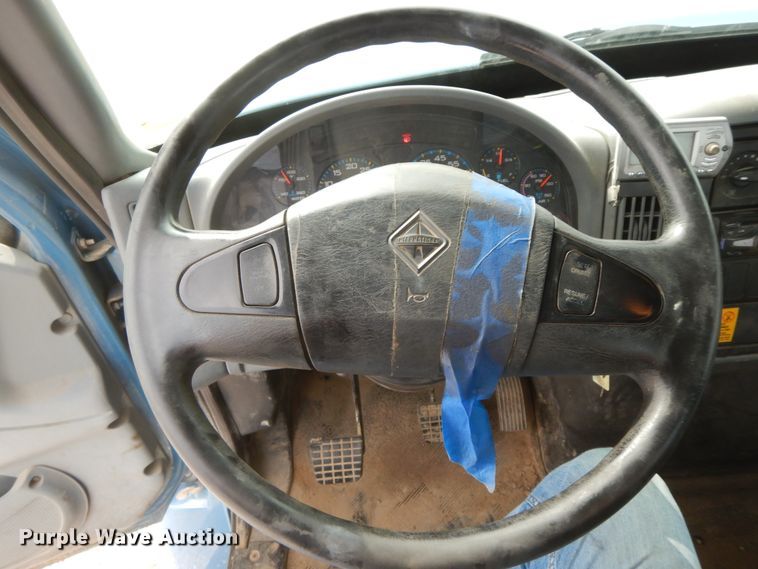 image for item HJ9671 2005 International 4300  truck cab and chassis