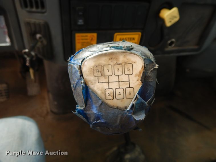 image for item HJ9671 2005 International 4300  truck cab and chassis