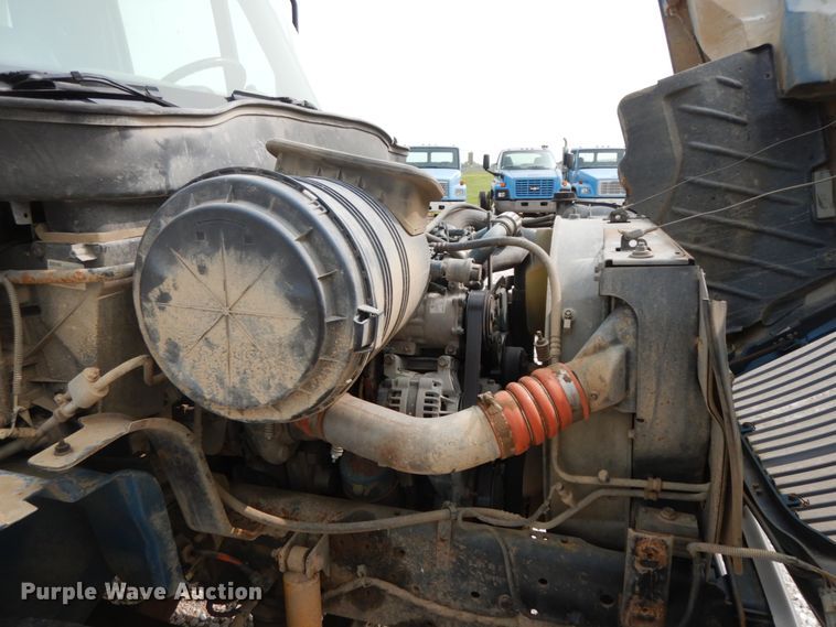 image for item HJ9671 2005 International 4300  truck cab and chassis