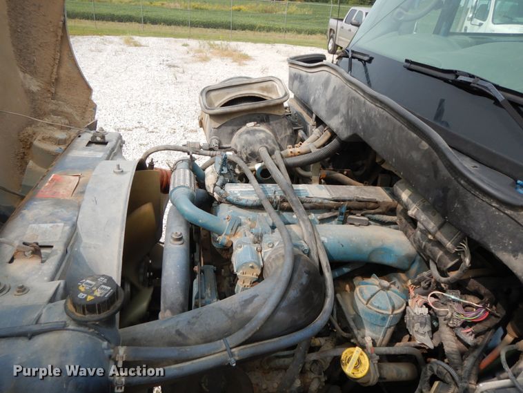 image for item HJ9671 2005 International 4300  truck cab and chassis