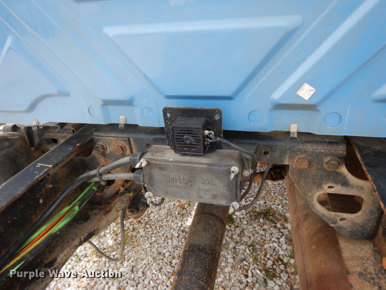 image for item HJ9671 2005 International 4300  truck cab and chassis