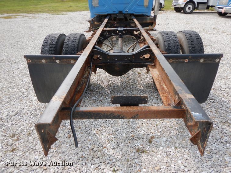 image for item HJ9671 2005 International 4300  truck cab and chassis