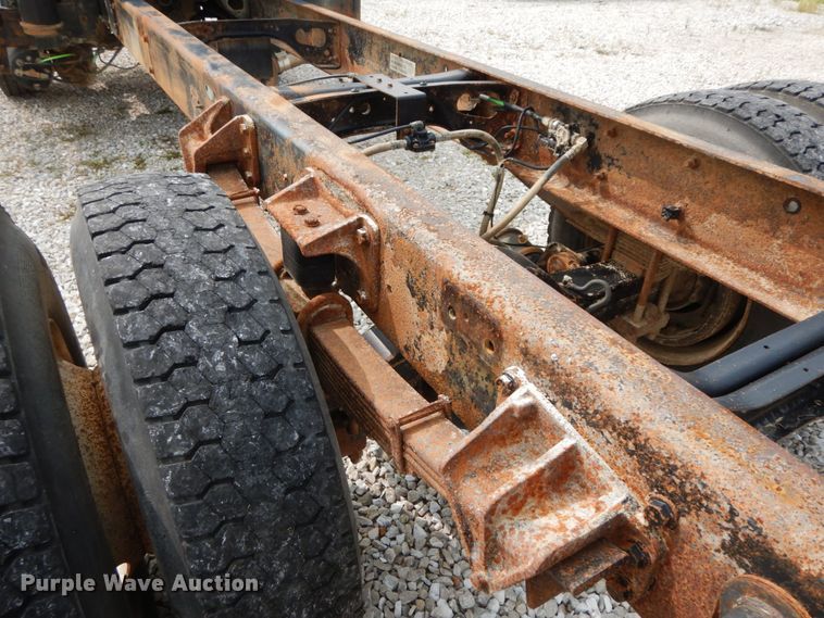 image for item HJ9671 2005 International 4300  truck cab and chassis