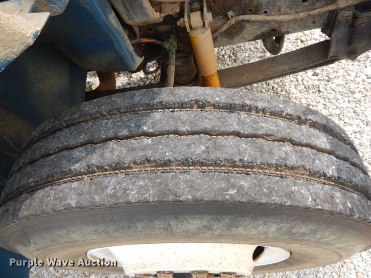 image for item HJ9671 2005 International 4300  truck cab and chassis