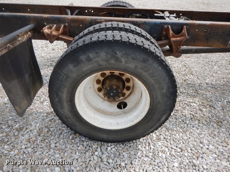 image for item HJ9671 2005 International 4300  truck cab and chassis