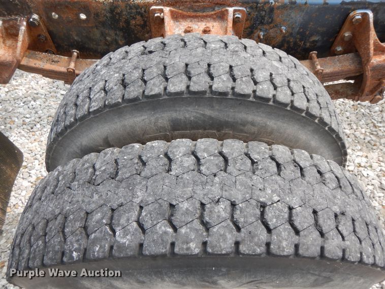 image for item HJ9671 2005 International 4300  truck cab and chassis