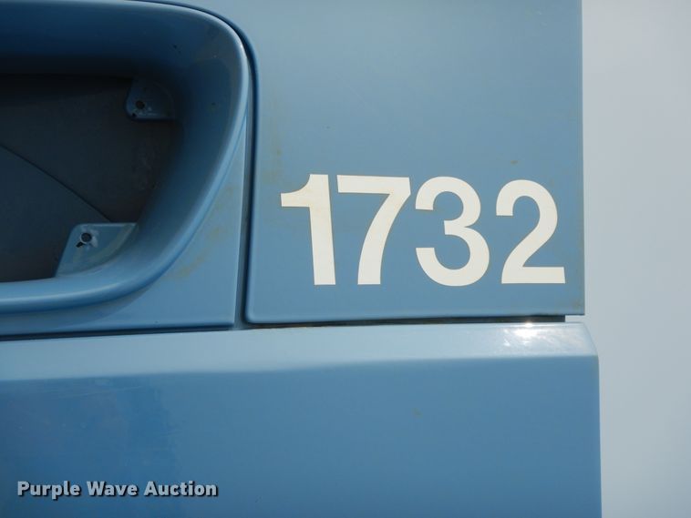 image for item HJ9671 2005 International 4300  truck cab and chassis