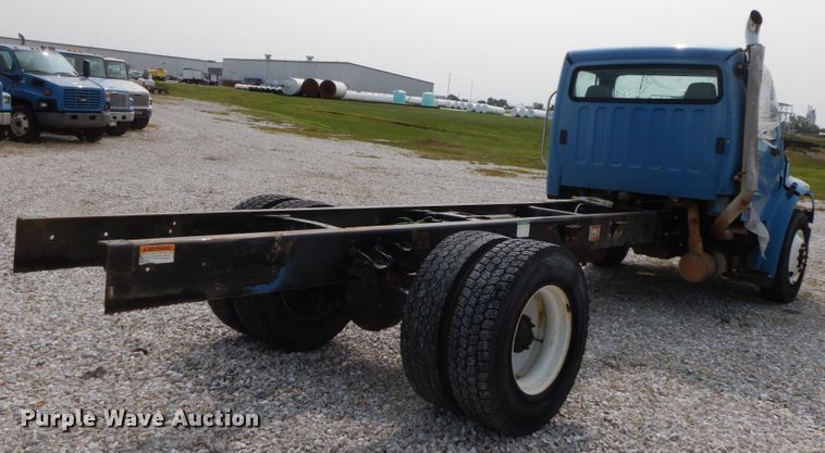 image for item HJ9672 2007 Freightliner Business Class M2  truck cab and chassis