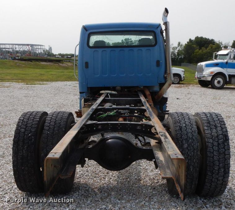 image for item HJ9672 2007 Freightliner Business Class M2  truck cab and chassis