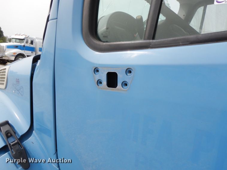 image for item HJ9672 2007 Freightliner Business Class M2  truck cab and chassis