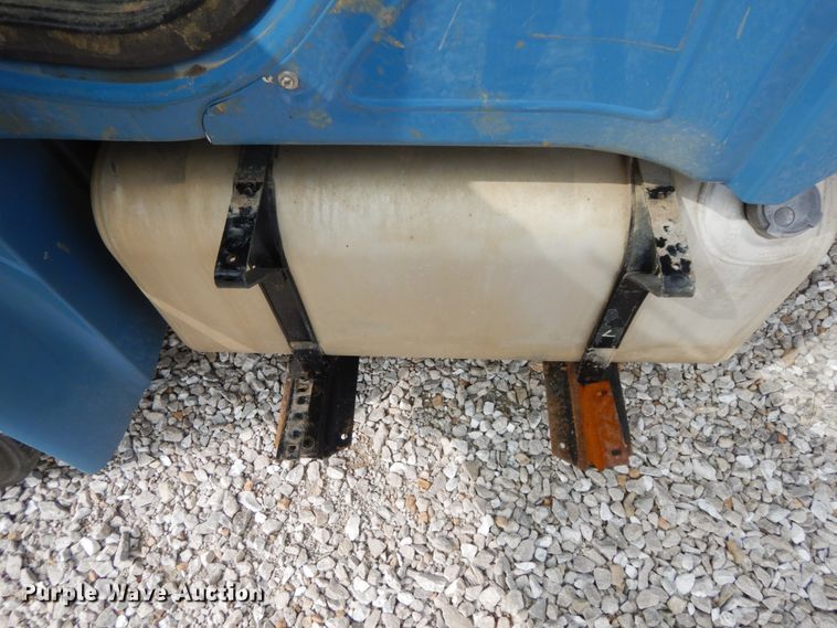 image for item HJ9672 2007 Freightliner Business Class M2  truck cab and chassis