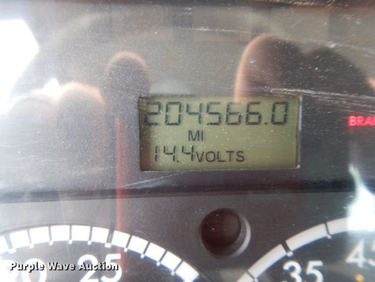 image for item HJ9672 2007 Freightliner Business Class M2  truck cab and chassis