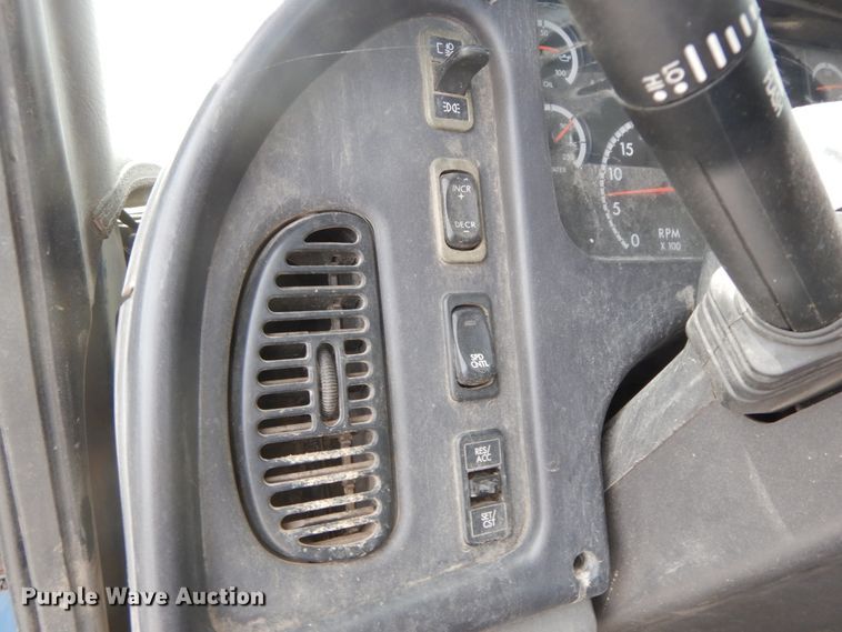 image for item HJ9672 2007 Freightliner Business Class M2  truck cab and chassis