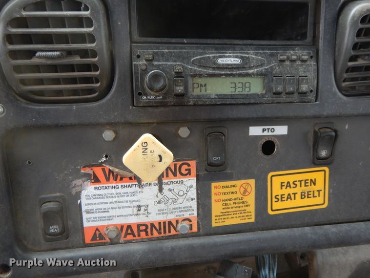 image for item HJ9672 2007 Freightliner Business Class M2  truck cab and chassis