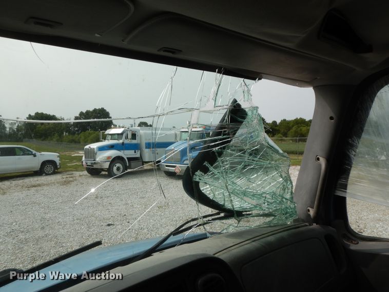 image for item HJ9672 2007 Freightliner Business Class M2  truck cab and chassis