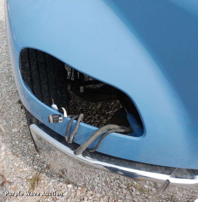 image for item HJ9672 2007 Freightliner Business Class M2  truck cab and chassis