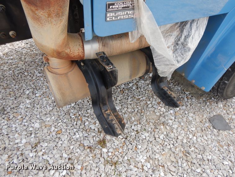 image for item HJ9672 2007 Freightliner Business Class M2  truck cab and chassis