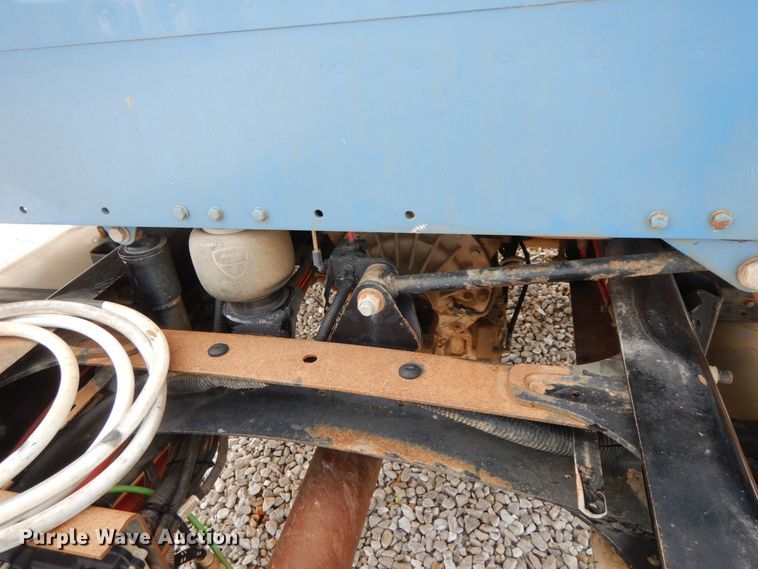 image for item HJ9672 2007 Freightliner Business Class M2  truck cab and chassis