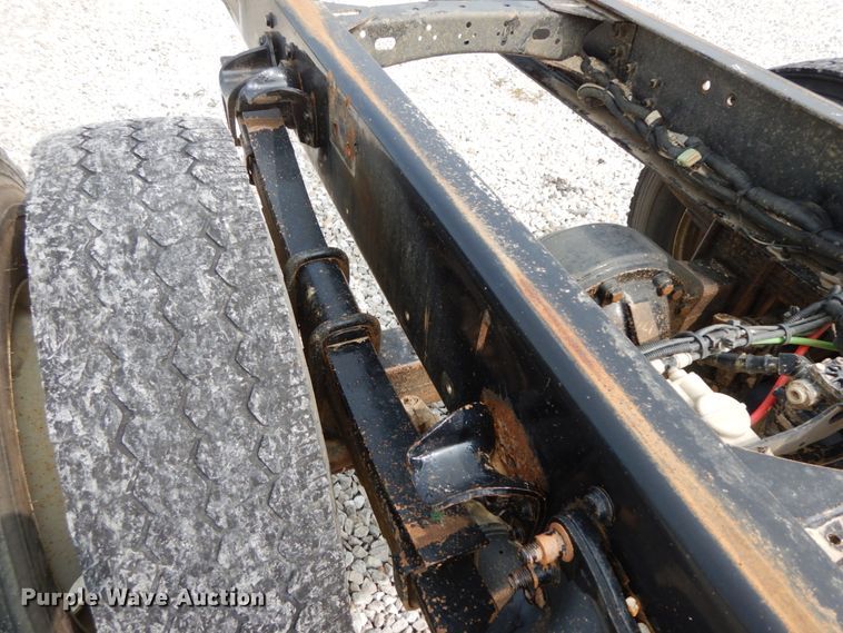 image for item HJ9672 2007 Freightliner Business Class M2  truck cab and chassis