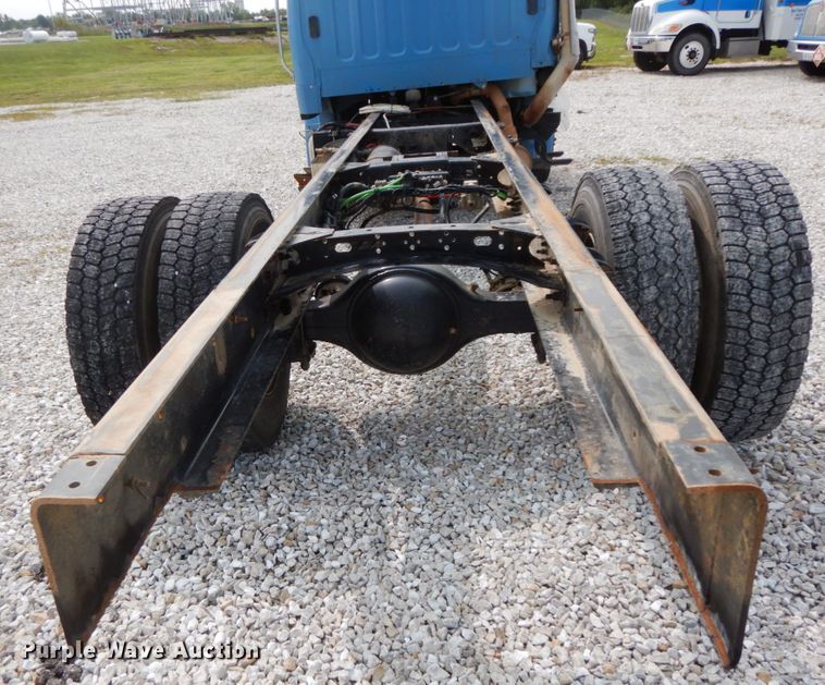 image for item HJ9672 2007 Freightliner Business Class M2  truck cab and chassis