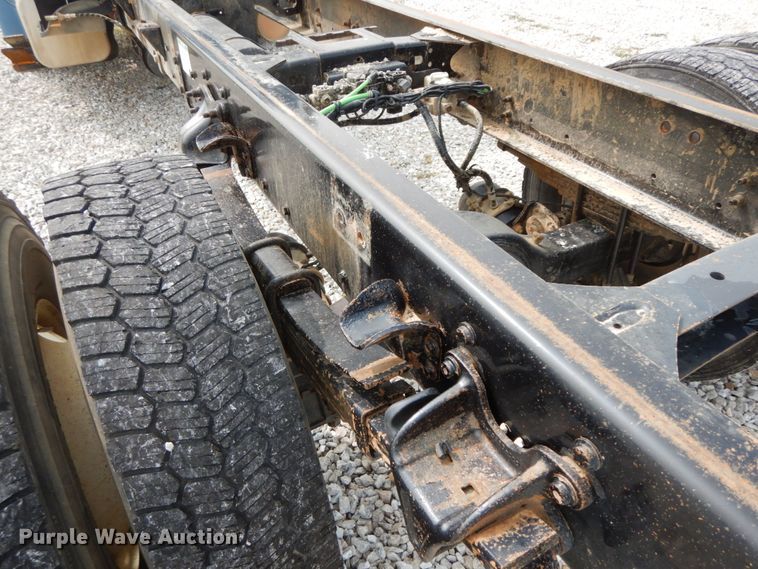 image for item HJ9672 2007 Freightliner Business Class M2  truck cab and chassis