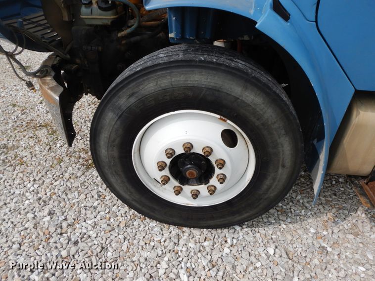 image for item HJ9672 2007 Freightliner Business Class M2  truck cab and chassis