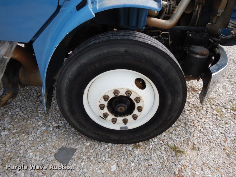 image for item HJ9672 2007 Freightliner Business Class M2  truck cab and chassis