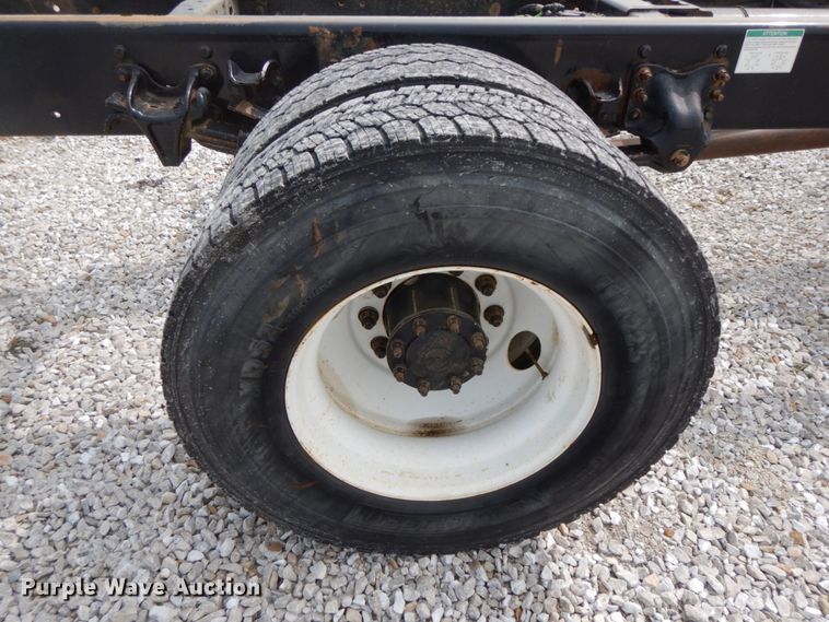 image for item HJ9672 2007 Freightliner Business Class M2  truck cab and chassis