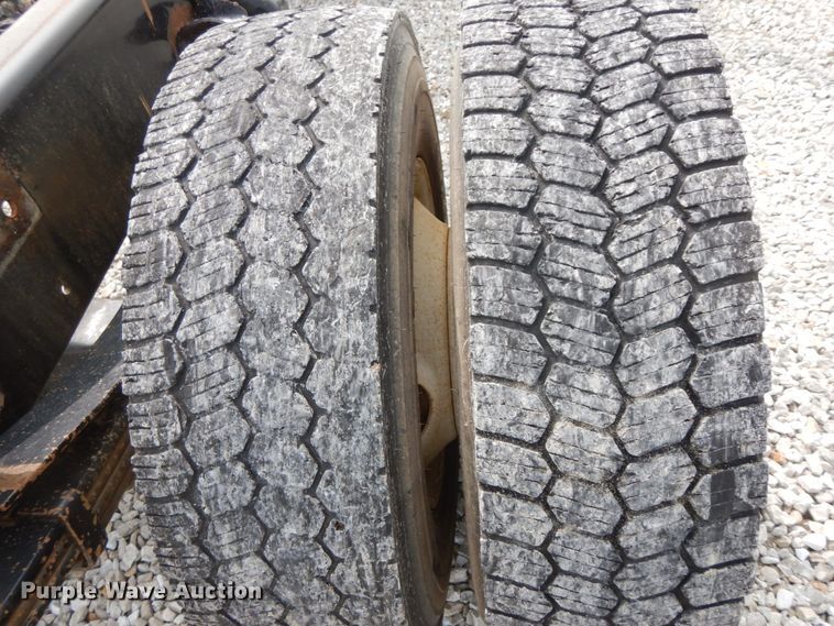 image for item HJ9672 2007 Freightliner Business Class M2  truck cab and chassis