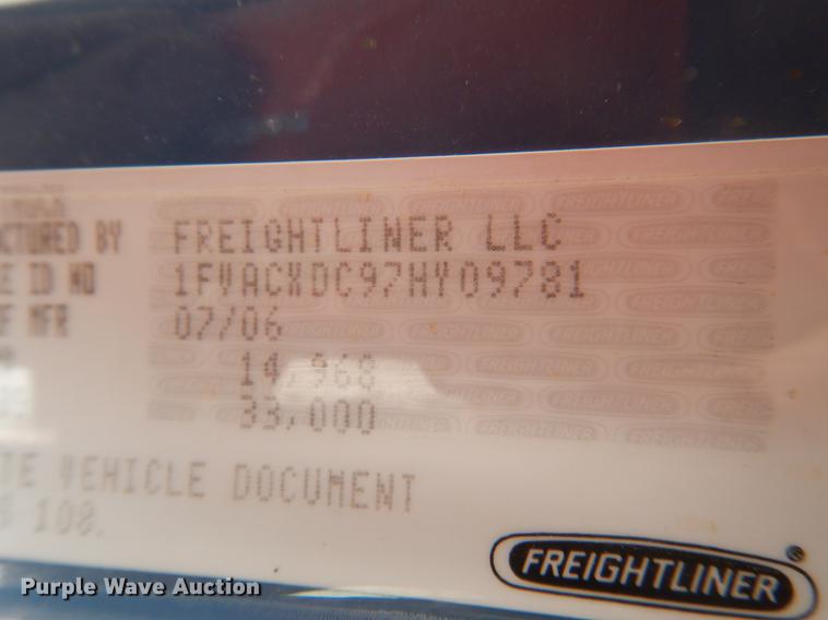 image for item HJ9672 2007 Freightliner Business Class M2  truck cab and chassis