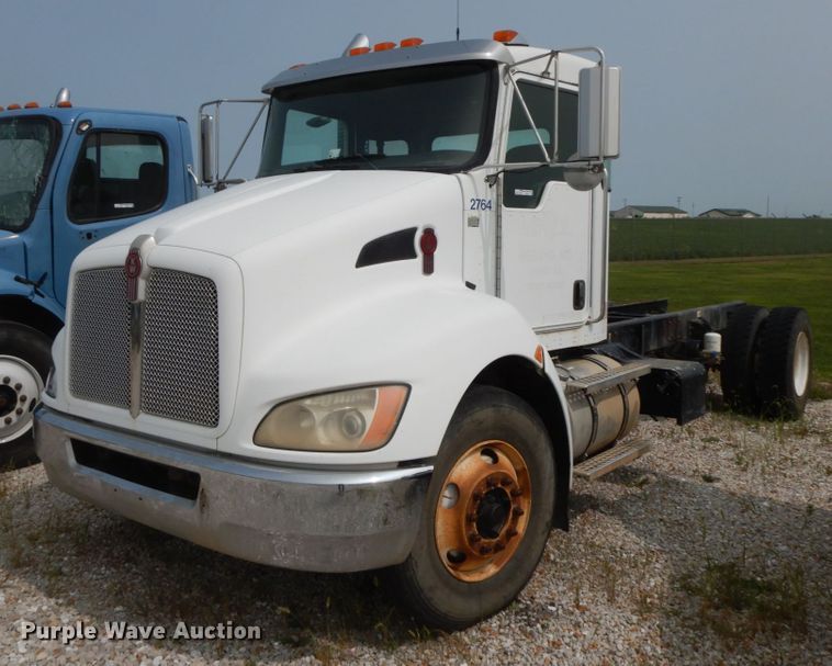 image for item HJ9673 2008 Kenworth T300  truck cab and chassis