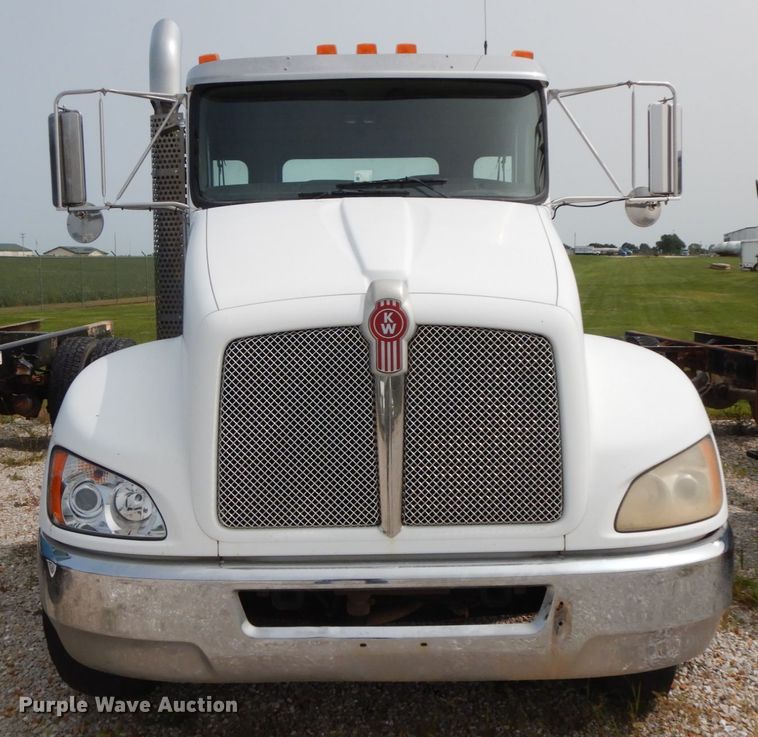 image for item HJ9673 2008 Kenworth T300  truck cab and chassis
