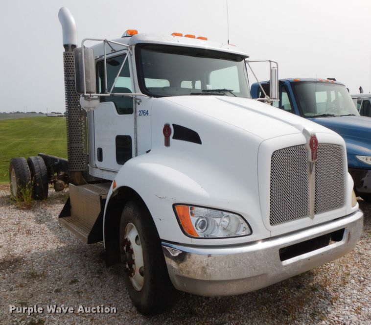image for item HJ9673 2008 Kenworth T300  truck cab and chassis