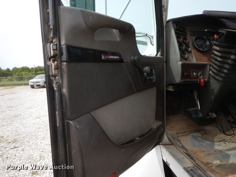 image for item HJ9673 2008 Kenworth T300  truck cab and chassis