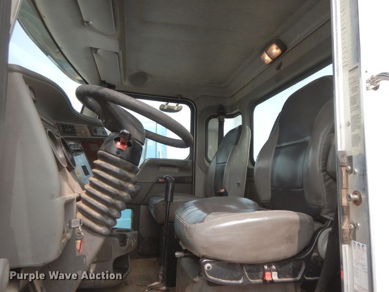 image for item HJ9673 2008 Kenworth T300  truck cab and chassis