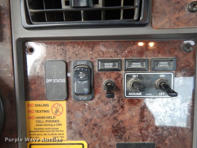 image for item HJ9673 2008 Kenworth T300  truck cab and chassis