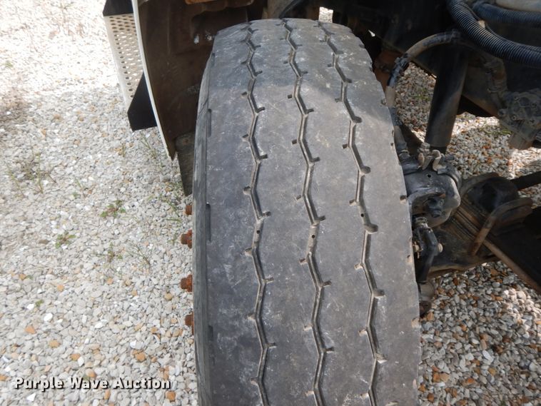 image for item HJ9673 2008 Kenworth T300  truck cab and chassis