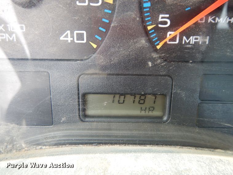 image for item HJ9674 2004 International 4300  truck cab and chassis