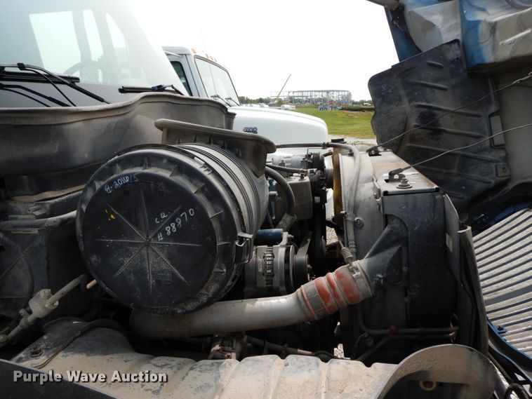 image for item HJ9674 2004 International 4300  truck cab and chassis