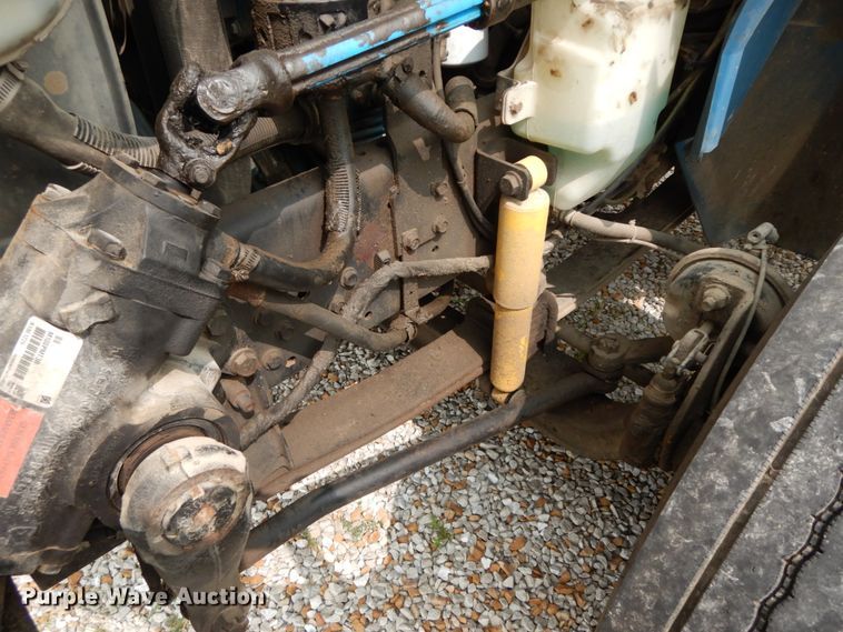 image for item HJ9674 2004 International 4300  truck cab and chassis