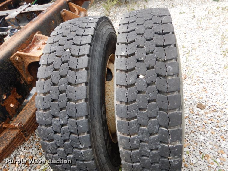 image for item HJ9674 2004 International 4300  truck cab and chassis